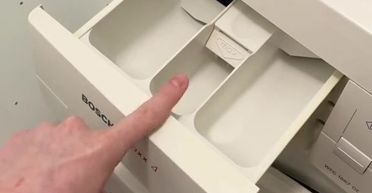 Має знати кожен. Хазяйка пояснила, нащо потрібен третій відсік у пральній машині