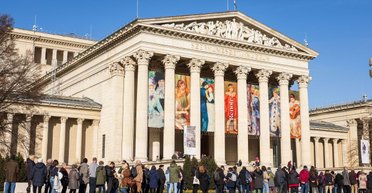 Семья из США хочет опустошить музеи Венгрии: в чем причина (фото)