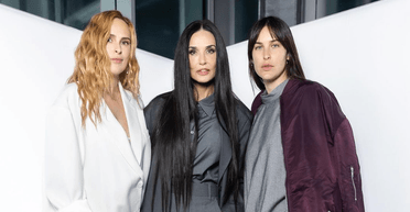 Демі Мур показала нові знімки з дорослими доньками від Брюса Вілліса (фото)