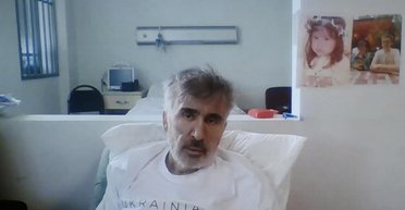 Работал курьером и учится в Азии: Михеил Саакашвили рассказал о 19-летнем сыне Николозе