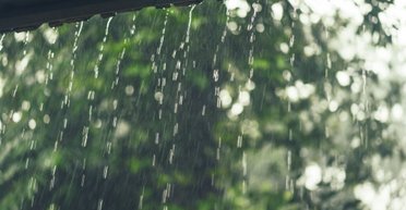 Бесплатная энергия с неба: найден способ получать электричество из дождевой воды