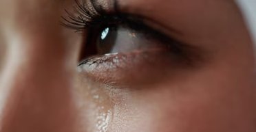 Учені з'ясували, що людські сльози пригнічують агресію: яким чином це відбувається