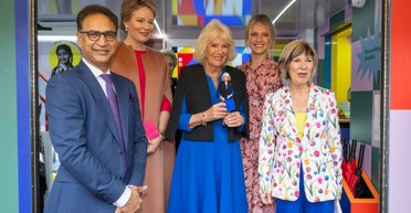 Королеві Каміллі подарували її власну ляльку-двійника Барбі (фото)