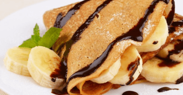 Млинці з "Нутеллою" та бананом: сніданок, про який мріє кожен