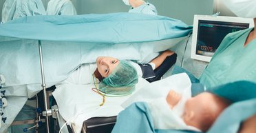 Где родился, там и прижился. В какие страны едут украинки за гражданством для своих детей