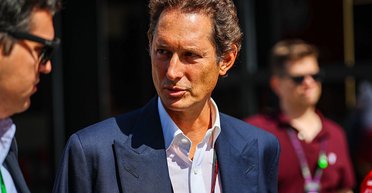 Будет убирать улицы и ухаживать за пожилыми людьми: суд наказал руководителя Ferrari