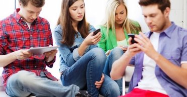 У полоні у Facebook. Як людство потрапило в залежність від соцмереж та онлайн-месенджерів