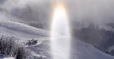 "Час повернутися": фотограф знайшов "портал в інший вимір" на гірськолижному курорті (відео)