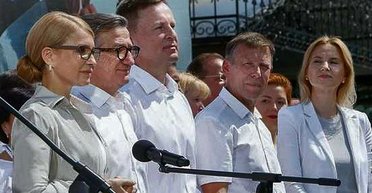 Портфель для Тимошенко и должность в СБУ. На что рассчитывает "Батькивщина" по итогам выборов