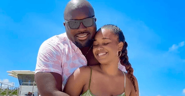 "Це зблизило нас": жінка понад 5 років годує грудьми свого чоловіка (відео)