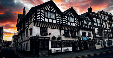 Жутко даже для такого отеля: охотники наткнулись на детских призраков