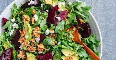 Здорове харчування: салат із запеченого буряка та козячого сиру