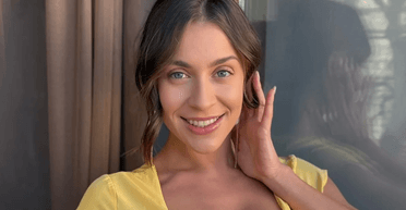 "Трэш начал происходить": известная актриса фильмов для взрослых покидает Украину