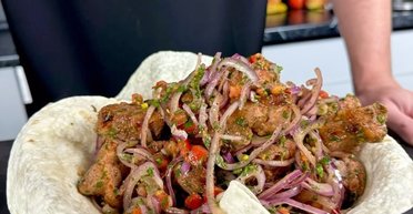 Шашлик зі свинини в духовці: соковита та смачна страва від Валерія Пономаря