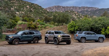 Доступный собрат Land Cruiser: Toyota презентовала новый рамный внедорожник (видео)