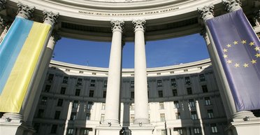 Внешние раздражители. Что стоит за попыткой Зеленского обновить  дипкорпус