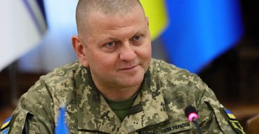 Мессі подарував Залужному футболку з іменним автографом, — волонтер (фото)