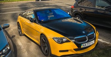 В Киеве заметили очень редкий спорткар BMW 2000-х с интересным тюнингом (фото)