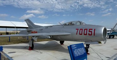 Дрон для будущих войн: Китай впервые показал беспилотный истребитель J-6 (фото)