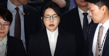 "Кукольную" первую леди Южной Кореи приговорили к четырем годам в тюрьме за коррупцию