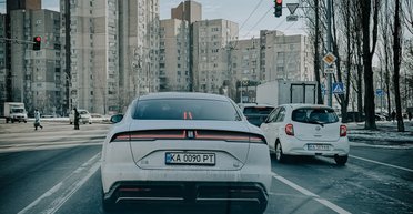 1300 сил і запас ходу 1000 км: у Києві помітили флагманський BYD за $100 000 (фото)