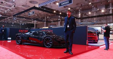 Странный дизайн и двигатель Toyota Corolla: представлен афганский суперкар (видео)