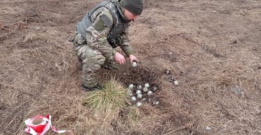 ЗС РФ дистанційно мінують Сумську область кульковими авіабомбами (фото)