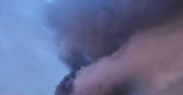 Россияне всю ночь массированно атаковали Киев: разные районы столицы охватили пожары, что известно (видео)