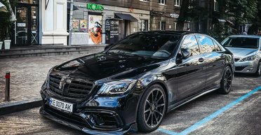700-сильный люкс: в Киеве заметили редкий заряженный Mercedes (фото)