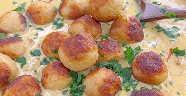 Фрикадельки в сметанному соусі: рецепт смачної добавки до вечері