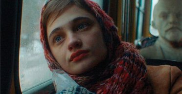 Юношеская драма в атмосфере 90-х: чем берет новый фильм Тони Ноябревой "Ты меня любишь?"