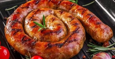 Куряча ковбаса в духовці: рецепт корисної та апетитної страви