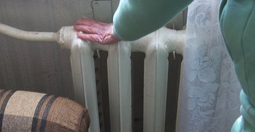 "Пар з рота йде": частина жителів Кривого Рогу три тижні без опалення через удари ЗС РФ (відео)