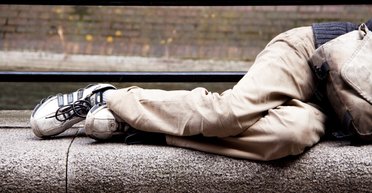 Двое бездомных на ворованные деньги купили лотерейный билет и выиграли полмиллиона евро