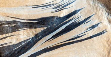 Зникаючі смуги на Марсі. Вчені поклали край десятиліттям спекуляцій