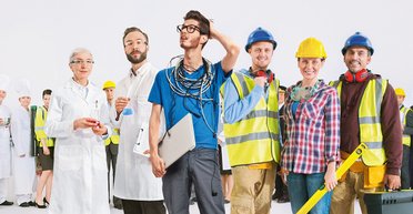 Пришлось раскошелиться. Кому повысили зарплату в 2016 году