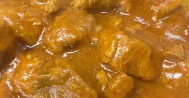 Гуляш, що тане в роті: рецепт ситної страви (відео)