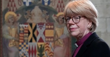 Впервые в истории: бывшая медсестра стала архиепископом Кентерберийским (фото)