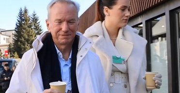 Молодший на 43 роки: колишній глава Google зустрічається з дівчиною, яка годиться йому в онуки