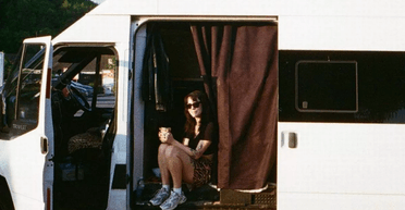 Жінка змінила 18 будинків і знайшла щастя в будинку на колесах: скільки вона витрачає (фото)