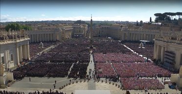 11 мест до Трампа: Ватикан нарушил протокол, чтобы Зеленский оказался в первом ряду (фото)