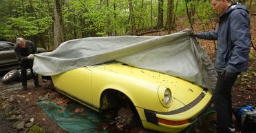 Коллекционный спорткар Porsche 70-х простоял 20 лет под открытым небом (видео)