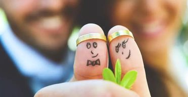 Чиновник переконав сина розлучитися з нареченою, щоб самому одружитися з нею (фото)