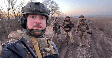 Рэпер Александр Ярмак получил нагрудный знак от Главнокомандующего ВСУ (фото)