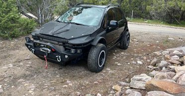 Старый Suzuki после ДТП превратили в авто для Безумного Макса (фото)