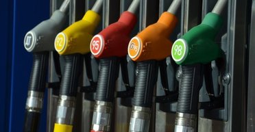 Топливо дорожает. Действительно ли повышение акцизов — это требование ЕС