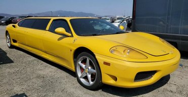 На продажу выставили уникальный лимузин Ferrari с двигателем сзади (фото)