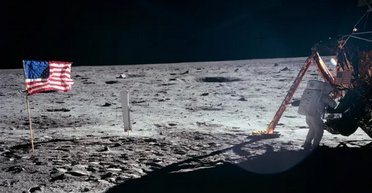 Програма "Аполлон": що сталося з прапорами США, залишеними астронавтами на Місяці (фото)