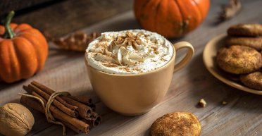 Самый актуальный напиток осени: как тыквенный латте стал культовым, едва не провалившись