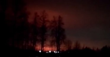 Атака дронов: в Брянской области горит горит завод по производству сухпайков для армии РФ